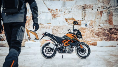 KTM presenta la 390 Adventure MY 2023