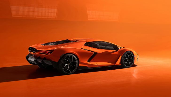 Lamborghini Revuelto: debutta la nuova supersportiva con V12 elettrificato - Foto 44 di 56