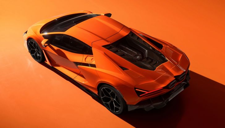Lamborghini Revuelto: debutta la nuova supersportiva con V12 elettrificato - Foto 41 di 56