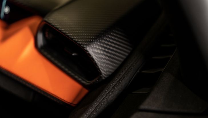 Lamborghini Revuelto: debutta la nuova supersportiva con V12 elettrificato - Foto 37 di 56