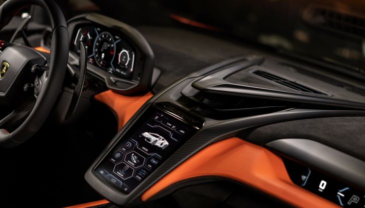 Lamborghini Revuelto: debutta la nuova supersportiva con V12 elettrificato - Foto 36 di 56