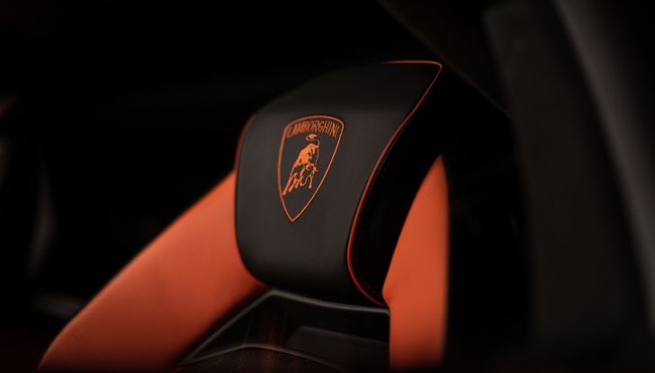 Lamborghini Revuelto: debutta la nuova supersportiva con V12 elettrificato - Foto 35 di 56