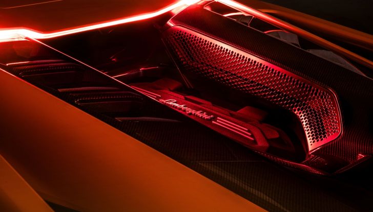Lamborghini Revuelto: debutta la nuova supersportiva con V12 elettrificato - Foto 27 di 56