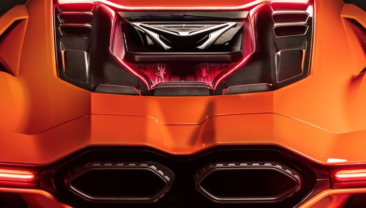 Lamborghini Revuelto: debutta la nuova supersportiva con V12 elettrificato - Foto 26 di 56