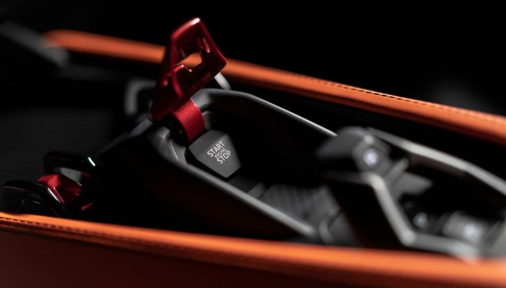 Lamborghini Revuelto: debutta la nuova supersportiva con V12 elettrificato - Foto 23 di 56