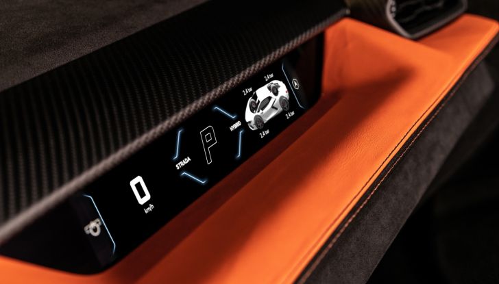 Lamborghini Revuelto: debutta la nuova supersportiva con V12 elettrificato - Foto 19 di 56