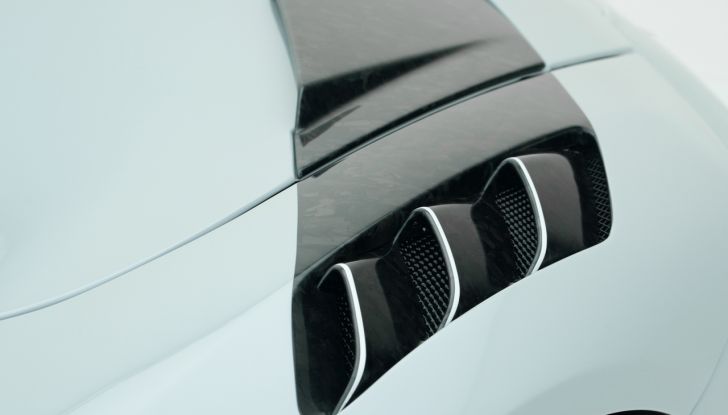 Mansory F9XX Tempesta Celeste: 1100 CV per la Ferrari SF90 Spider - Foto 12 di 22