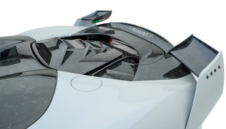 Mansory F9XX Tempesta Celeste: 1100 CV per la Ferrari SF90 Spider - Foto 11 di 22