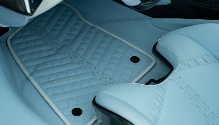 Mansory F9XX Tempesta Celeste: 1100 CV per la Ferrari SF90 Spider - Foto 8 di 22