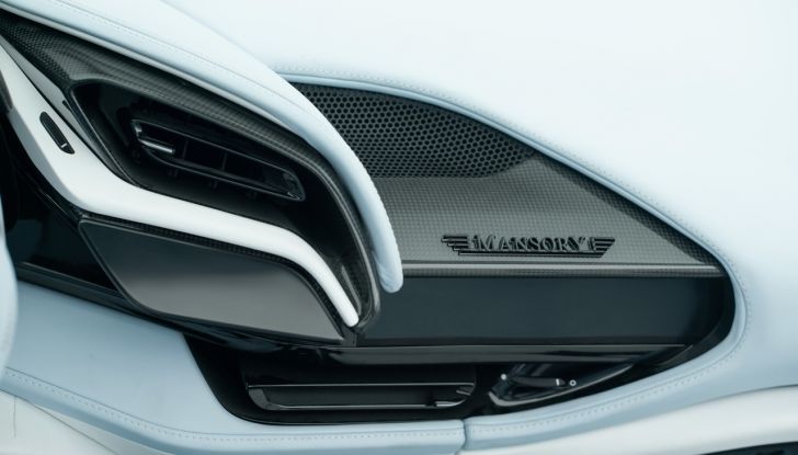 Mansory F9XX Tempesta Celeste: 1100 CV per la Ferrari SF90 Spider - Foto 7 di 22