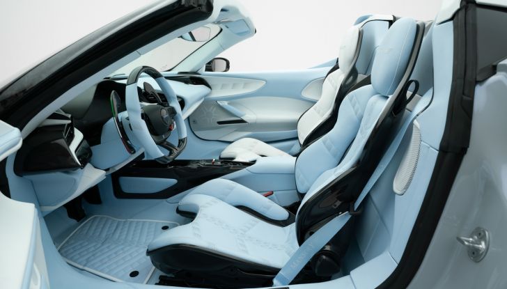 Mansory F9XX Tempesta Celeste: 1100 CV per la Ferrari SF90 Spider - Foto 6 di 22