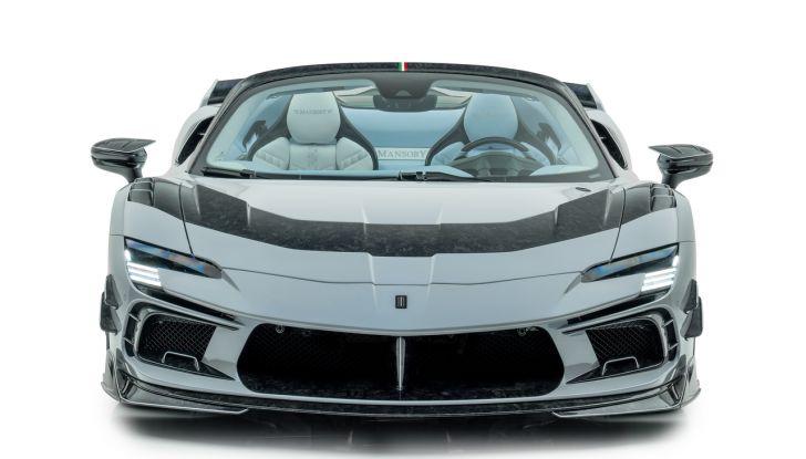 Mansory F9XX Tempesta Celeste: 1100 CV per la Ferrari SF90 Spider - Foto 20 di 22