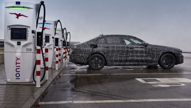 BMW i5: la prima Serie 5 100% elettrica conclude i test invernali - Foto 2 di 89
