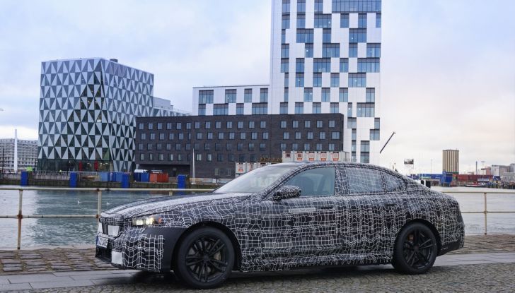 BMW i5: la prima Serie 5 100% elettrica conclude i test invernali - Foto 75 di 89