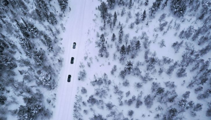 BMW i5: la prima Serie 5 100% elettrica conclude i test invernali - Foto 56 di 89