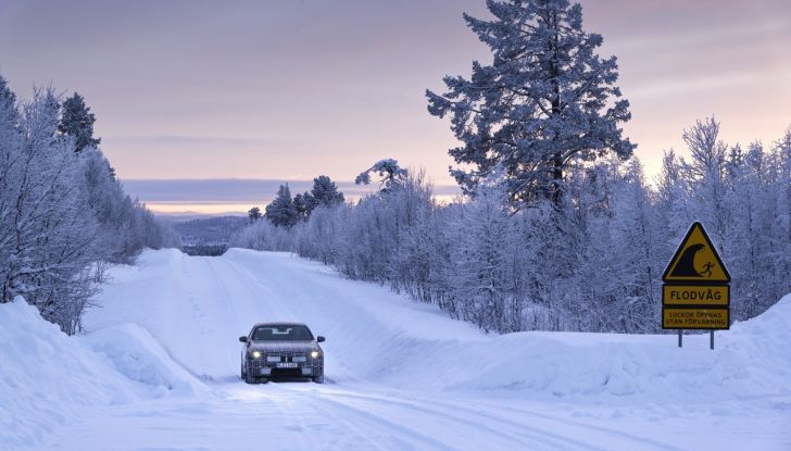 BMW i5: la prima Serie 5 100% elettrica conclude i test invernali - Foto 53 di 89