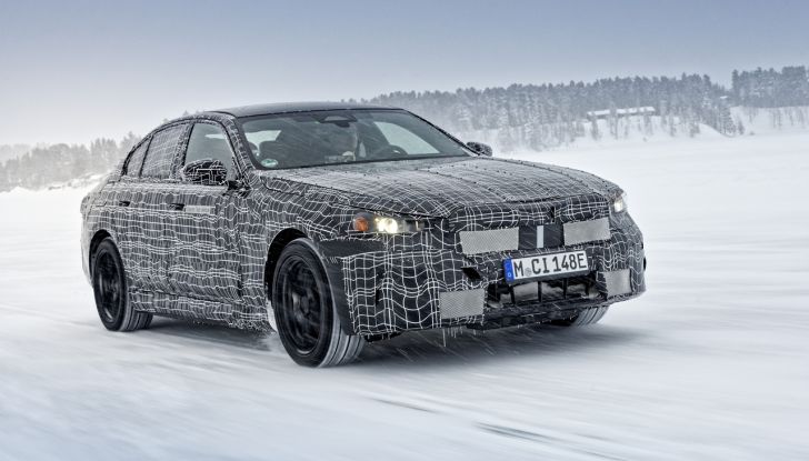 BMW i5: la prima Serie 5 100% elettrica conclude i test invernali - Foto 40 di 89