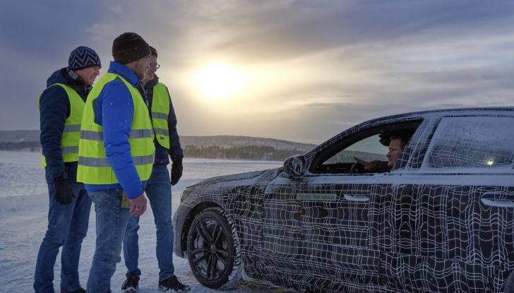 BMW i5: la prima Serie 5 100% elettrica conclude i test invernali - Foto 27 di 89