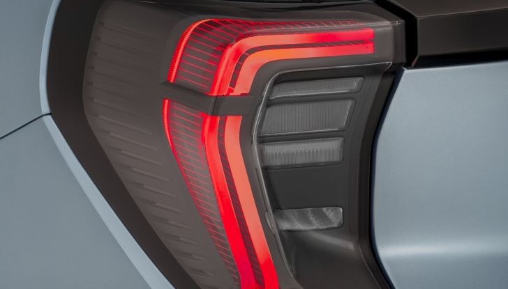 Nuovo Ford Explorer elettrico: il SUV americano arriva in Europa come EV - Foto 22 di 38