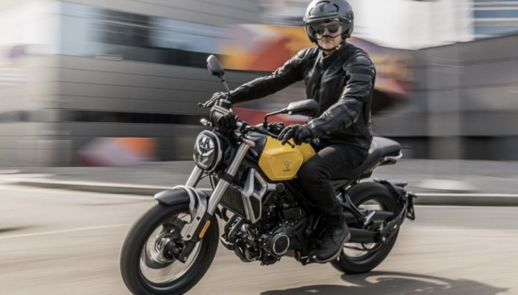 Voge Trofeo 350AC 2023: la piccola scrambler per tutti - Foto 11 di 16