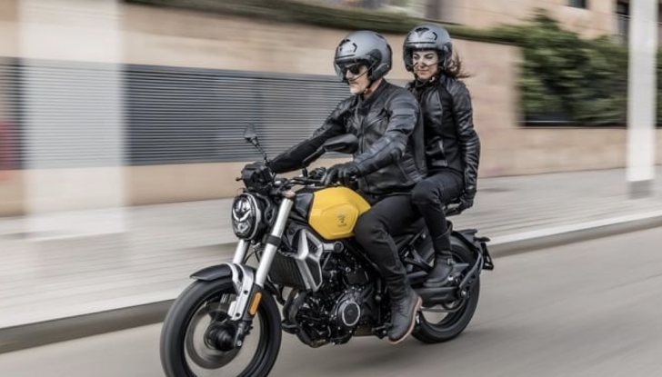 Voge Trofeo 350AC 2023: la piccola scrambler per tutti - Foto 12 di 16