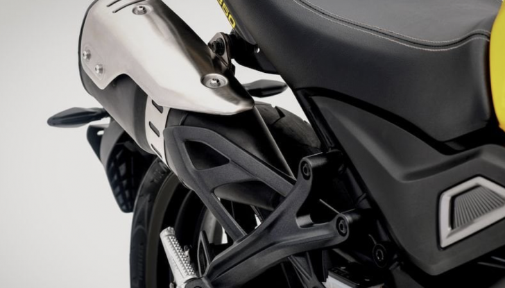 Voge Trofeo 350AC 2023: la piccola scrambler per tutti - Foto 5 di 16