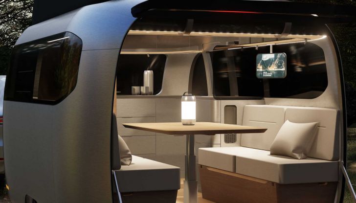 Il caravan intelligente è realtà: ecco il concept di Airstream e Studio Porsche - Foto 5 di 10