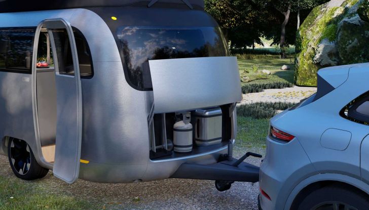 Il caravan intelligente è realtà: ecco il concept di Airstream e Studio Porsche - Foto 4 di 10