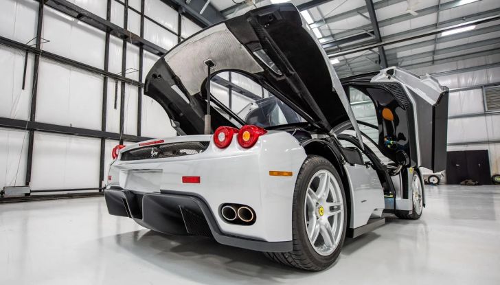 RM Sotheby’s, in vendita una Ferrari Enzo in Argento Nürburgring nuova! - Foto 7 di 12