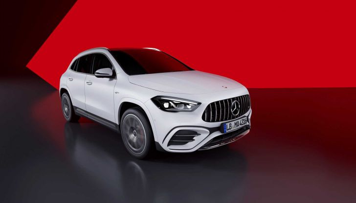 Mercedes GLA 2023: il restyling è all’insegna del mild-hybrid 48V - Foto 8 di 9