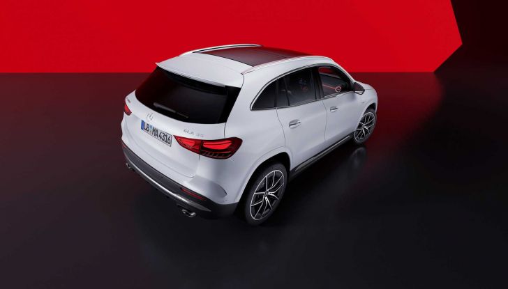 Mercedes GLA 2023: il restyling è all’insegna del mild-hybrid 48V - Foto 6 di 9