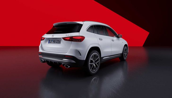 Mercedes GLA 2023: il restyling è all’insegna del mild-hybrid 48V - Foto 5 di 9