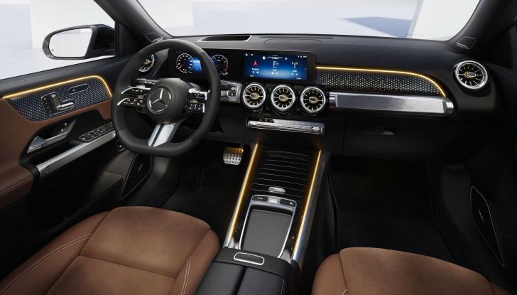 Mercedes GLB 2023: presentato il restyling del SUV a sette posti - Foto 1 di 14