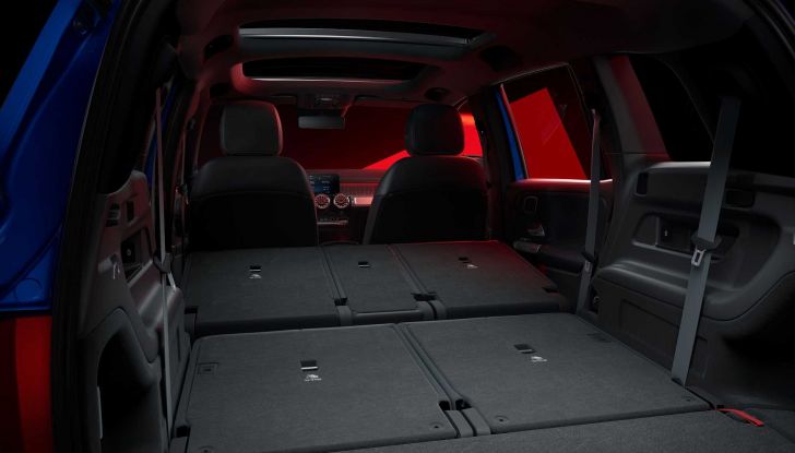 Mercedes GLB 2023: presentato il restyling del SUV a sette posti - Foto 12 di 14