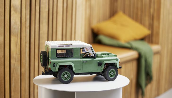 Land Rover Defender 90 LEGO, il set disponibile dal 1 aprile a 239,99€ - Foto 2 di 9