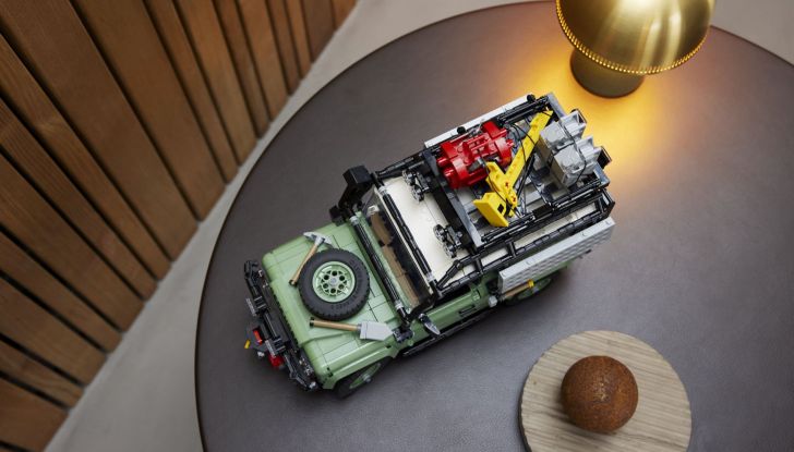 Land Rover Defender 90 LEGO, il set disponibile dal 1 aprile a 239,99€ - Foto 5 di 9