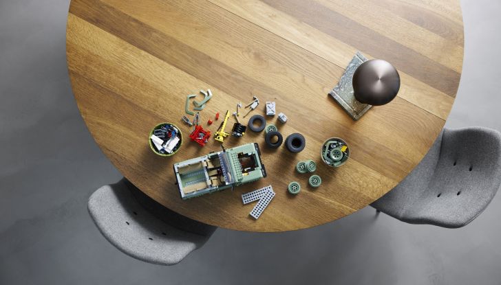 Land Rover Defender 90 LEGO, il set disponibile dal 1 aprile a 239,99€ - Foto 8 di 9