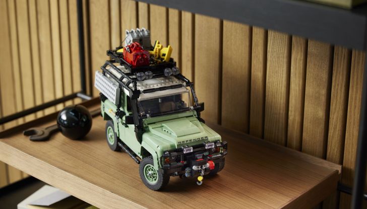 Land Rover Defender 90 LEGO, il set disponibile dal 1 aprile a 239,99€ - Foto 9 di 9