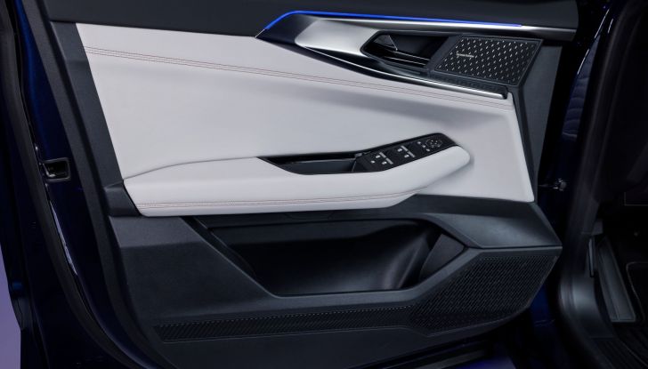 Nuovo Renault Espace ordinabile in Italia da 43.700 euro - Foto 10 di 11