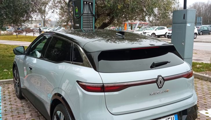 Renault Megane E-Tech prova su strada e caratteristiche tecniche - Foto 11 di 20