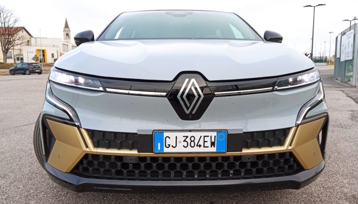 Renault Megane E-Tech prova su strada e caratteristiche tecniche - Foto 12 di 20