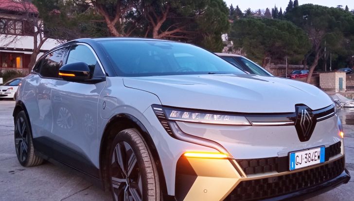 Renault Megane E-Tech prova su strada e caratteristiche tecniche - Foto 16 di 20