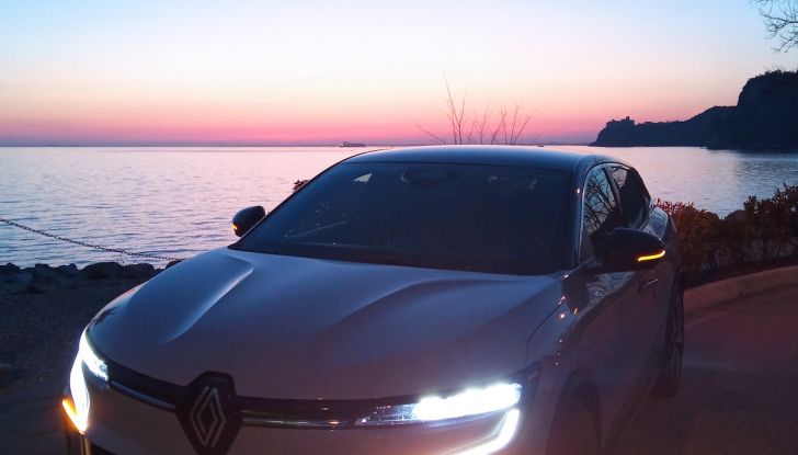 Renault Megane E-Tech prova su strada e caratteristiche tecniche - Foto 17 di 20