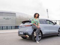Renault Megane E-Tech prova su strada e caratteristiche tecniche