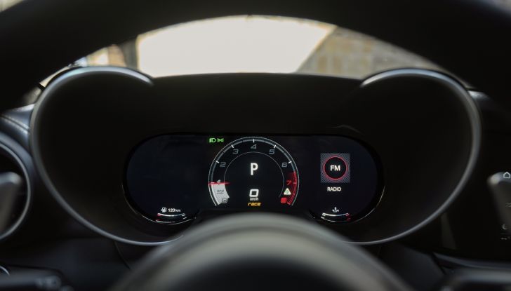 Nuove Alfa Romeo Giulia e Stelvio Quadrifoglio scendono in pista a Balocco - Foto 3 di 9