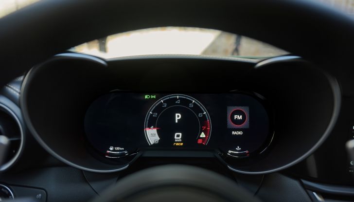 Nuove Alfa Romeo Giulia e Stelvio Quadrifoglio scendono in pista a Balocco - Foto 6 di 9