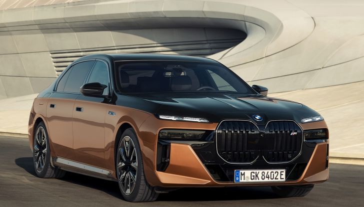 BMW i7 M70 xDrive: svelata la nuova versione top di gamma della berlina elettrica - Foto 73 di 85