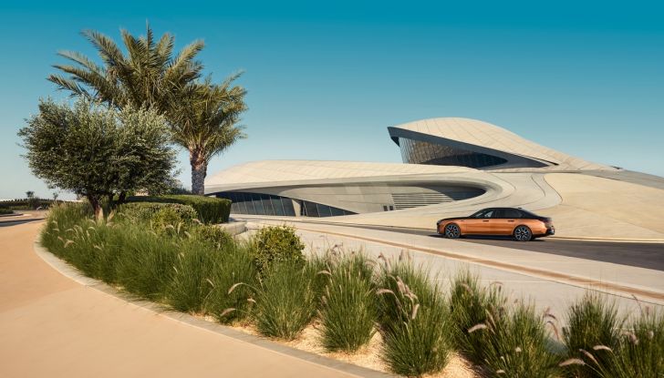 BMW i7 M70 xDrive: svelata la nuova versione top di gamma della berlina elettrica - Foto 69 di 85