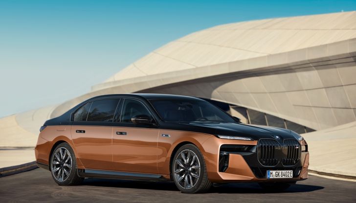 BMW i7 M70 xDrive: svelata la nuova versione top di gamma della berlina elettrica - Foto 68 di 85