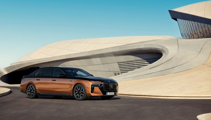 BMW i7 M70 xDrive: svelata la nuova versione top di gamma della berlina elettrica - Foto 67 di 85